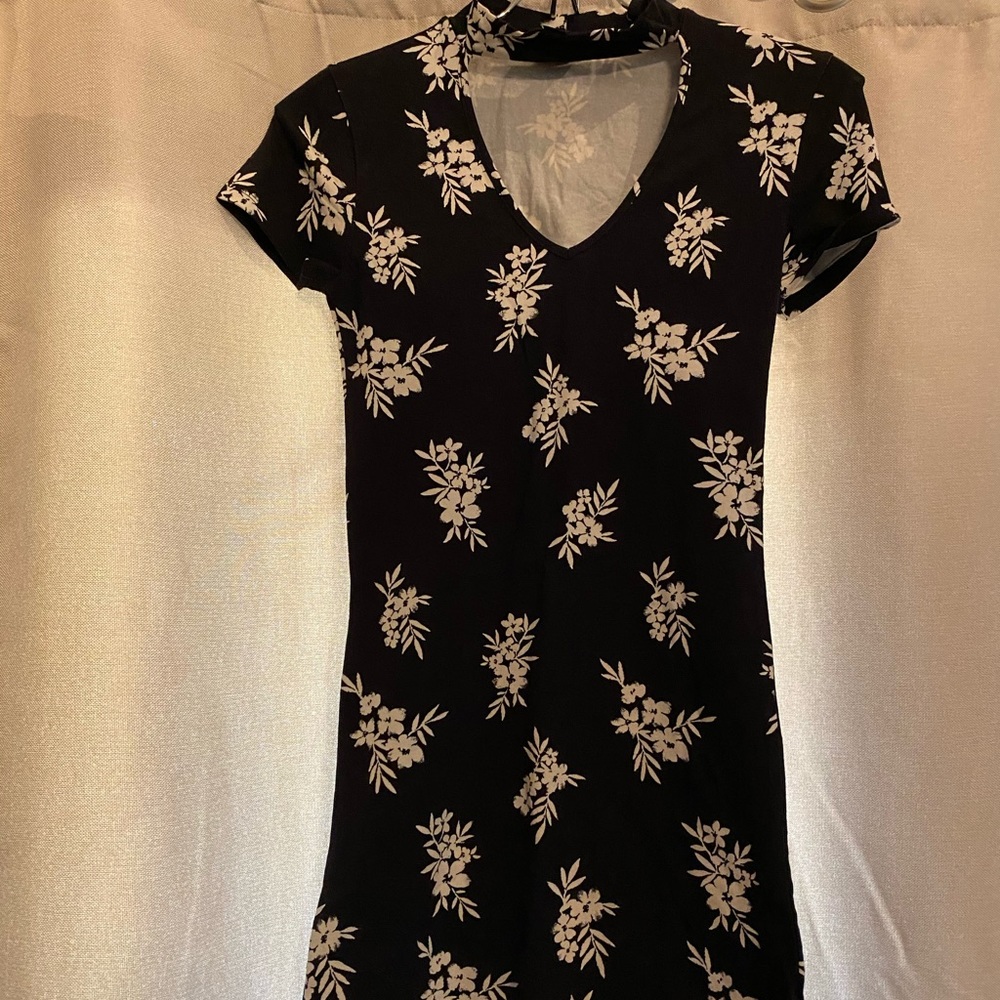 F21 Choker Bodycon Dress - SMALL - never been used